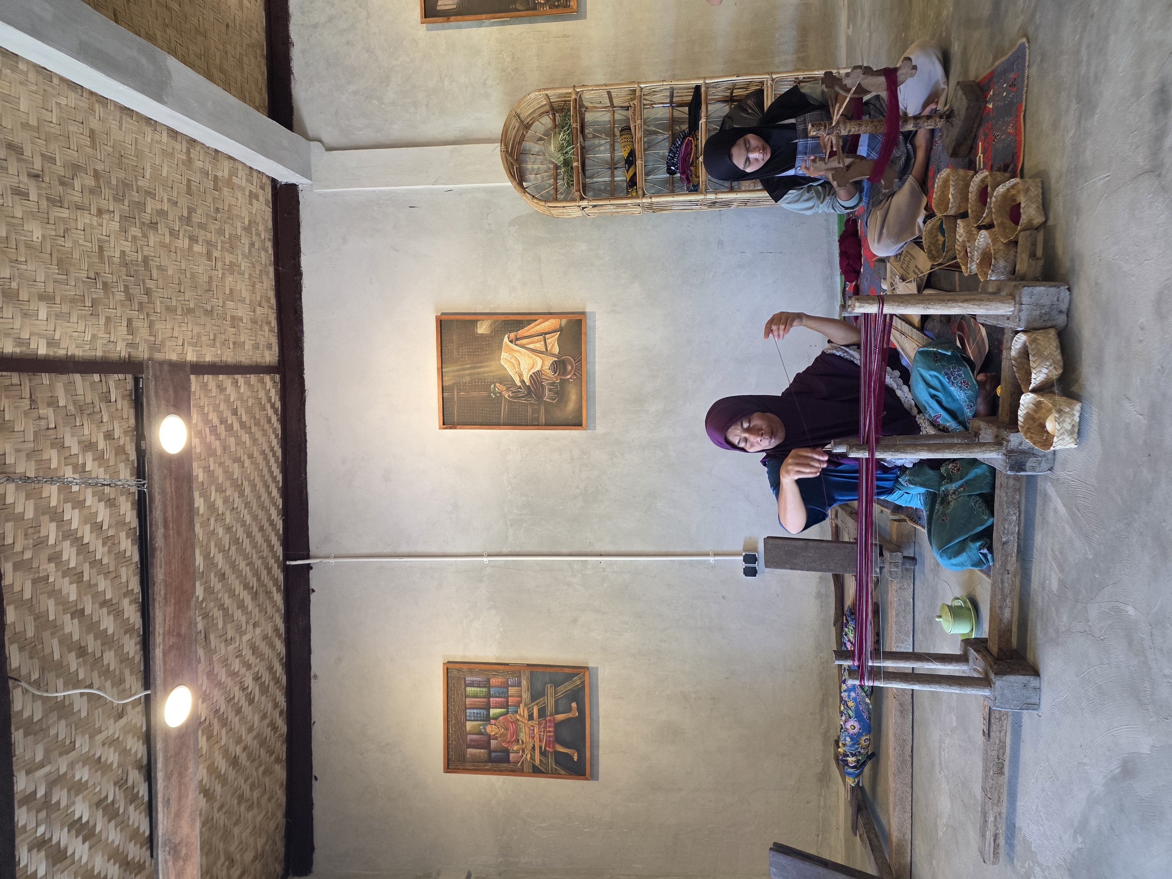 Ibu Wahyu leading a Nyensek weaving workshop at LAKU Culture Lombok