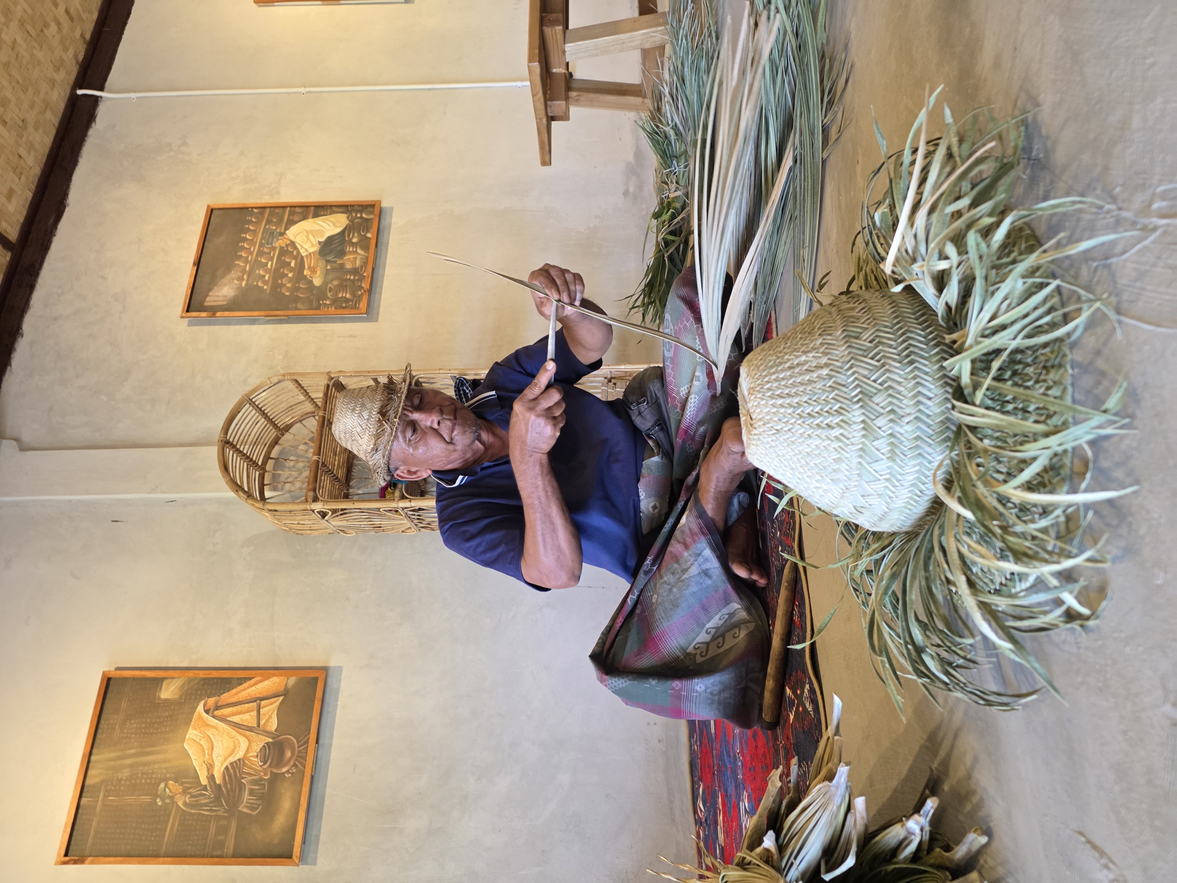 Pak Yusuf teaching traditional anyaman natural-fiber weaving at LAKU Culture Lombok
